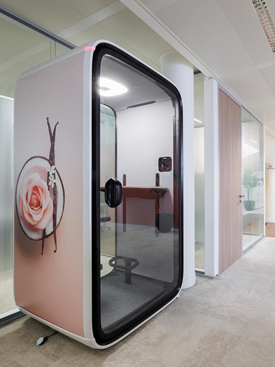 A blush-styled Framery One office pod in L'Oreal Paris office.